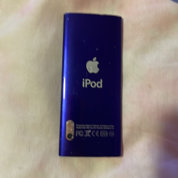 Apple iPod blueish purple one side working - Picture 4 of 5